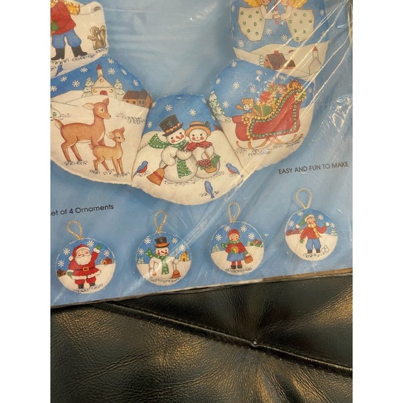 PARAGON NEEDLECRAFT Christmas Wreath and Ornaments SEWING KIT ONLY NOS Decor - Picture 3 of 5
